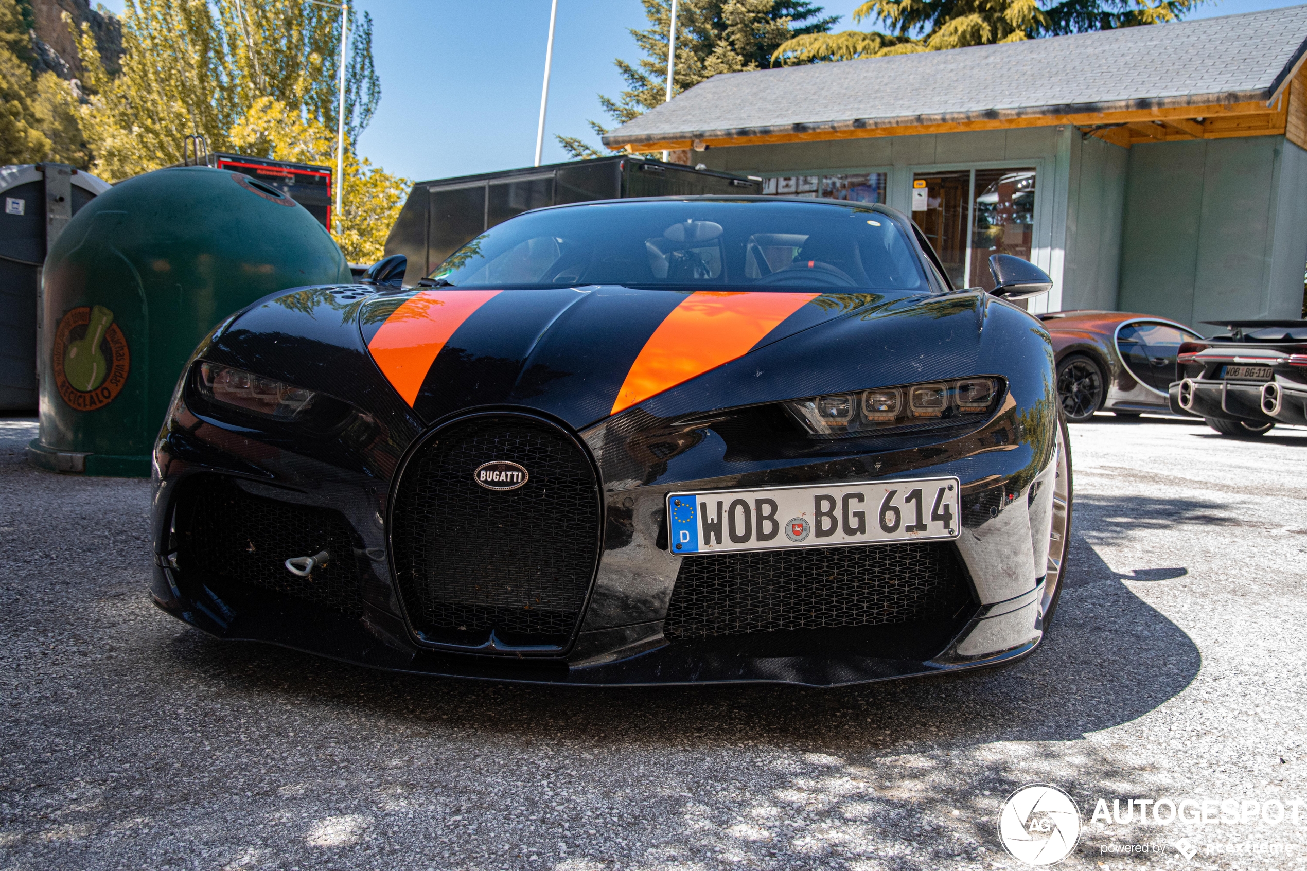 Bugatti trio duikt op in Spanje