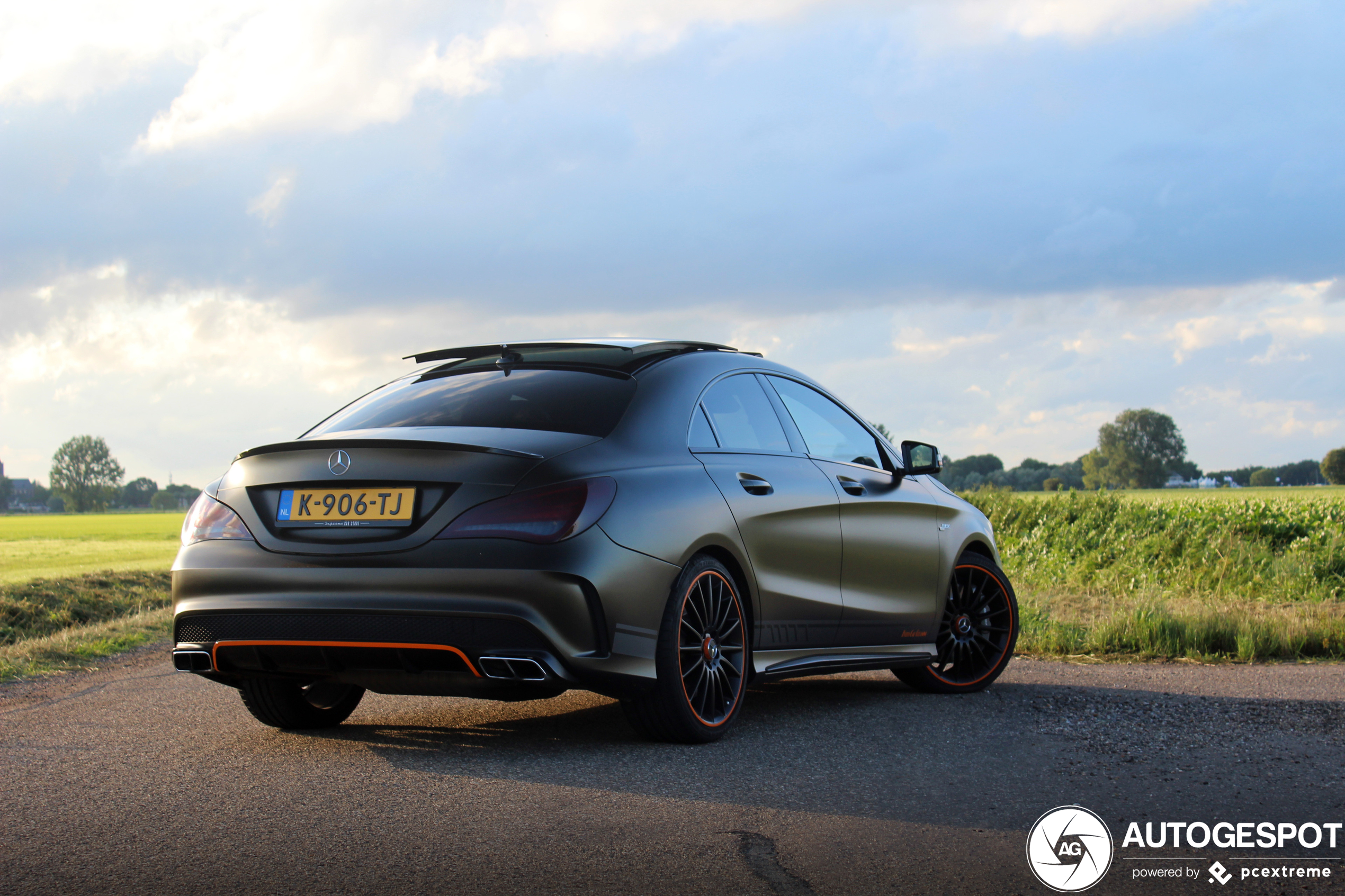 Mercedes-Benz CLA 45 AMG OrangeArt Edition C117