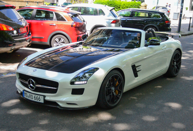 Mercedes-Benz SLS AMG GT Roadster Final Edition