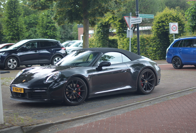 Porsche 992 Carrera 4S Cabriolet