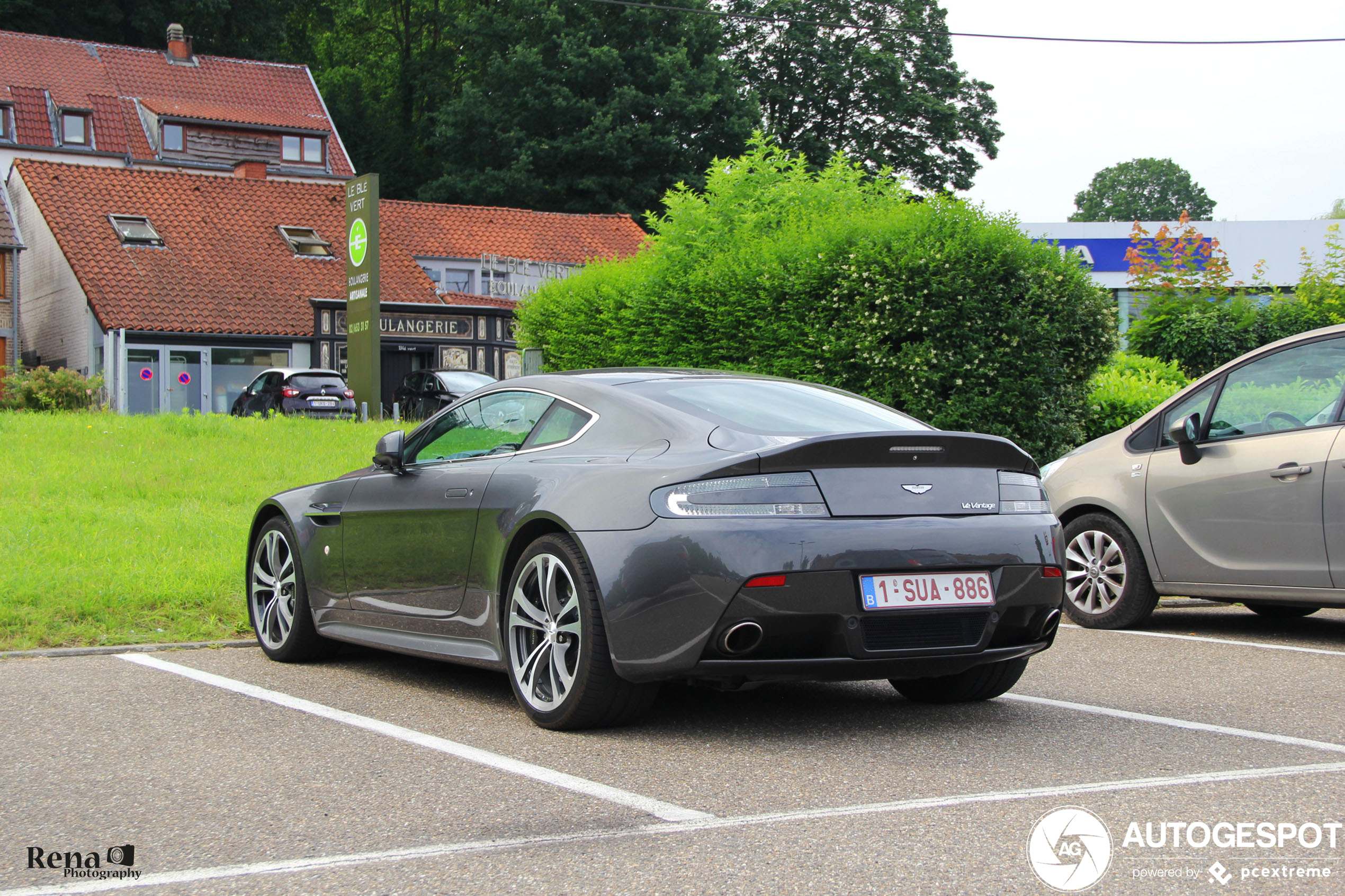 Aston Martin V12 Vantage