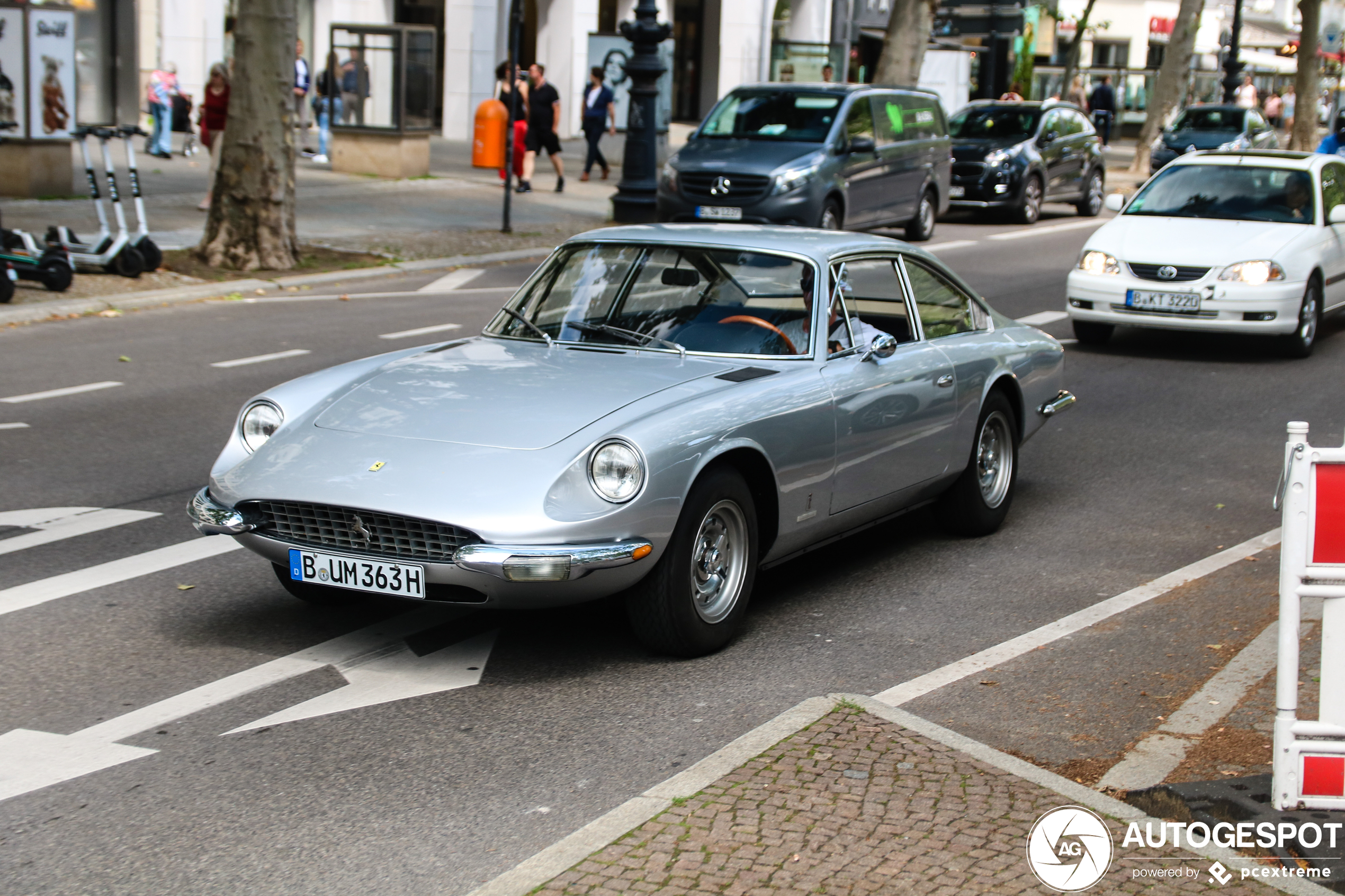 Ferrari 365 GT 2+2