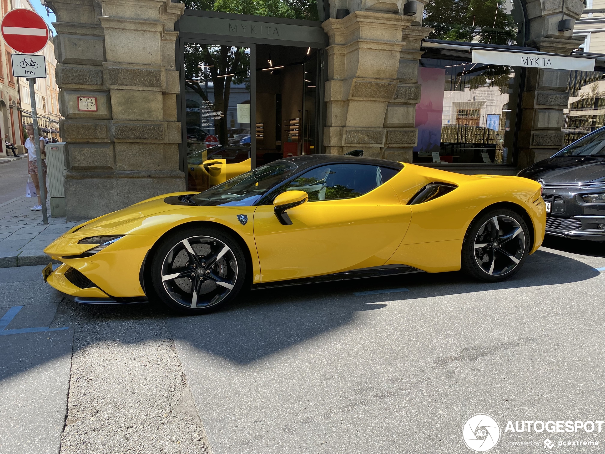 Ferrari SF90 Stradale