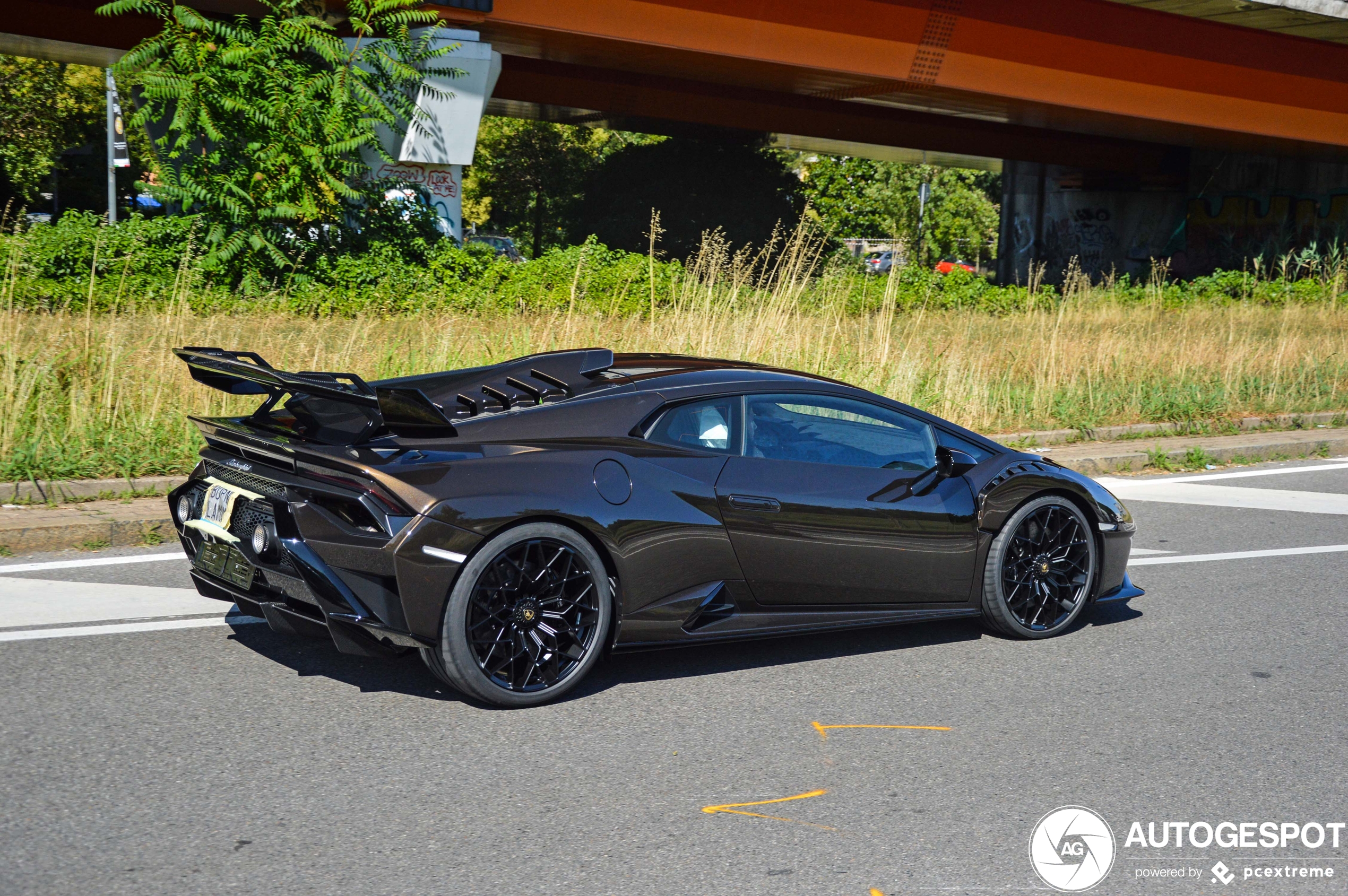 We starten de week met de Lamborghini Huracán LP640-2 STO