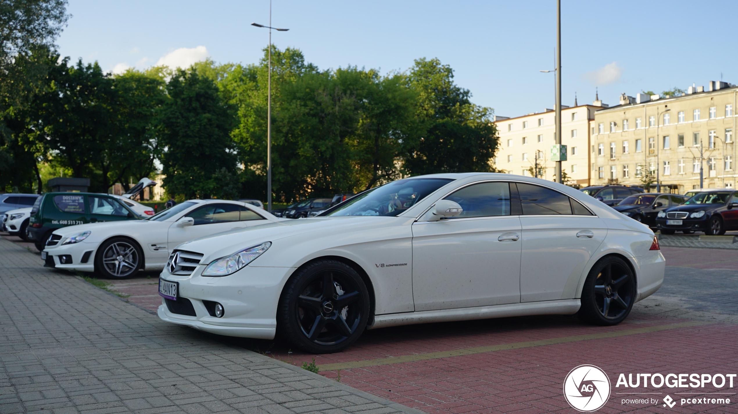 Mercedes-Benz G 55 AMG ブラックとCLS ホワイトのセット Mercedes-Benz G 55 AMG ブラックとCLS ホワイトのセット