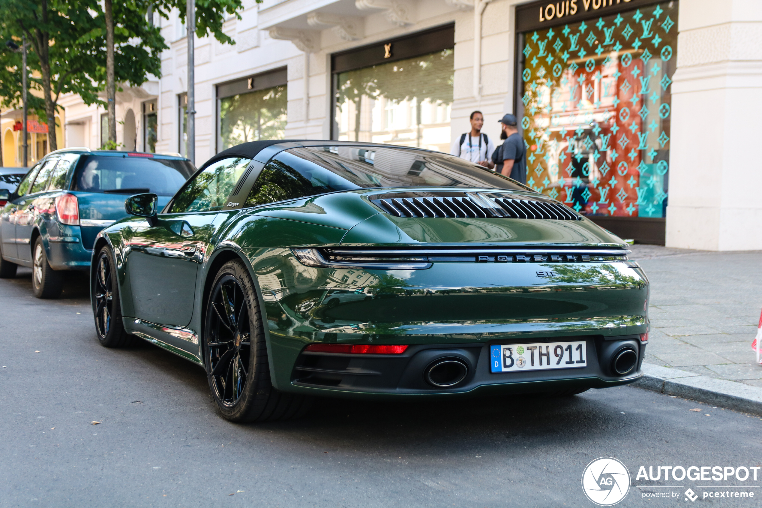 Porscheliefhebber in 7 verschillende auto's gespot