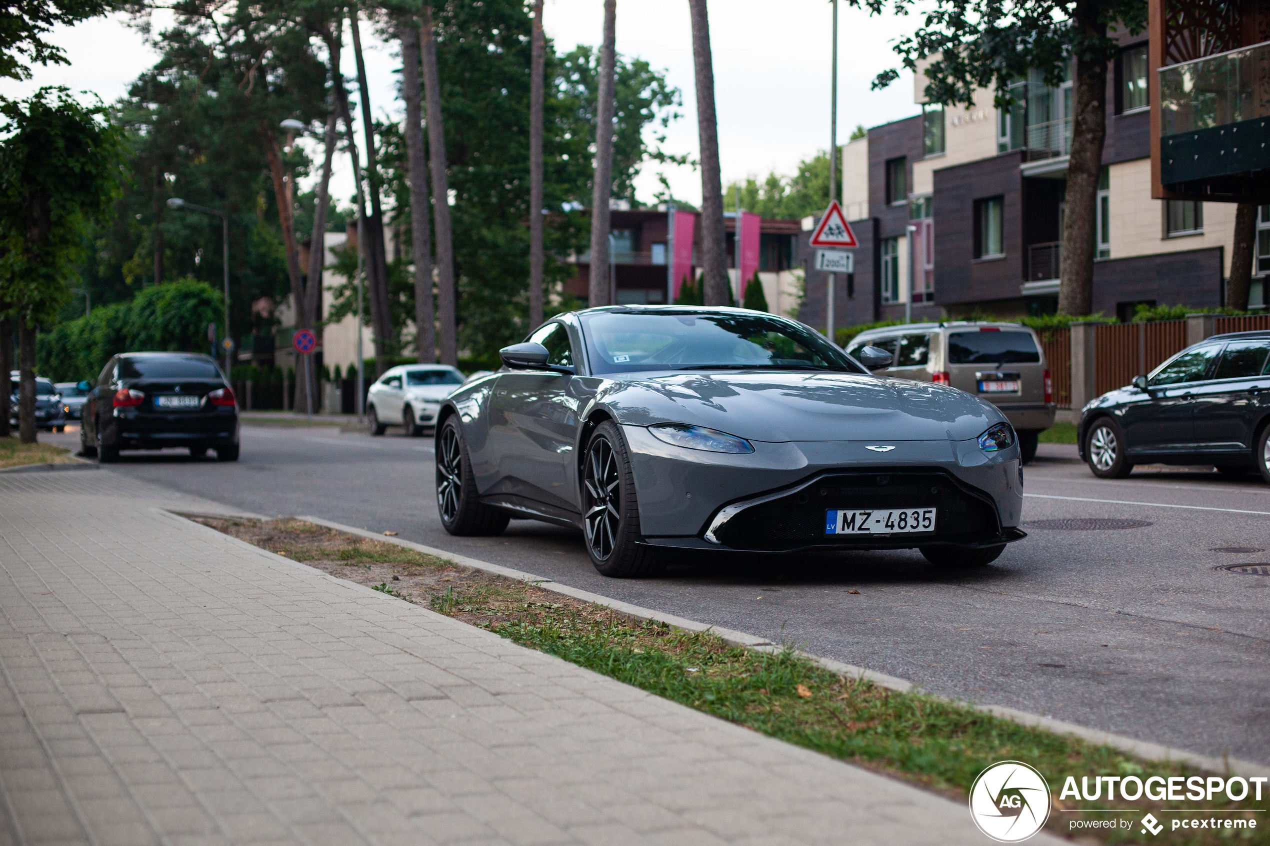 Aston Martin V8 Vantage 2018