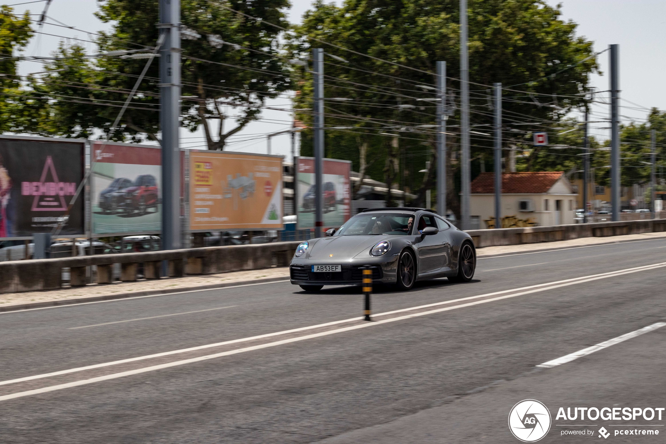 Porsche 992 Carrera 4S