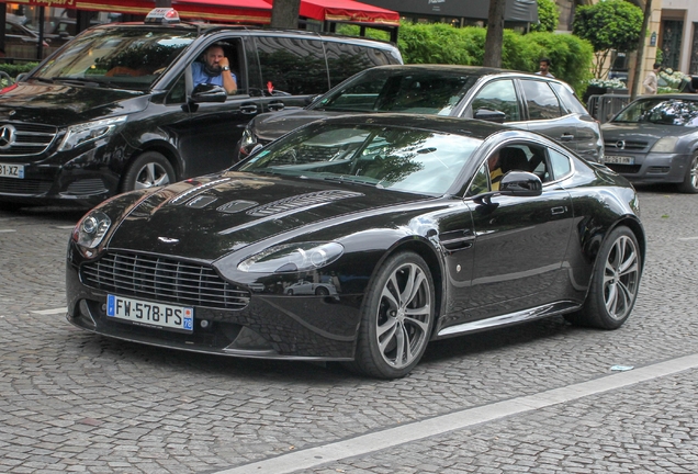 Aston Martin V12 Vantage