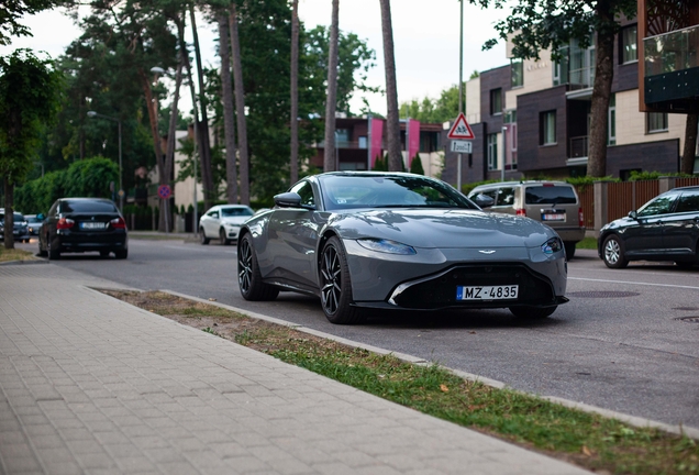 Aston Martin V8 Vantage 2018