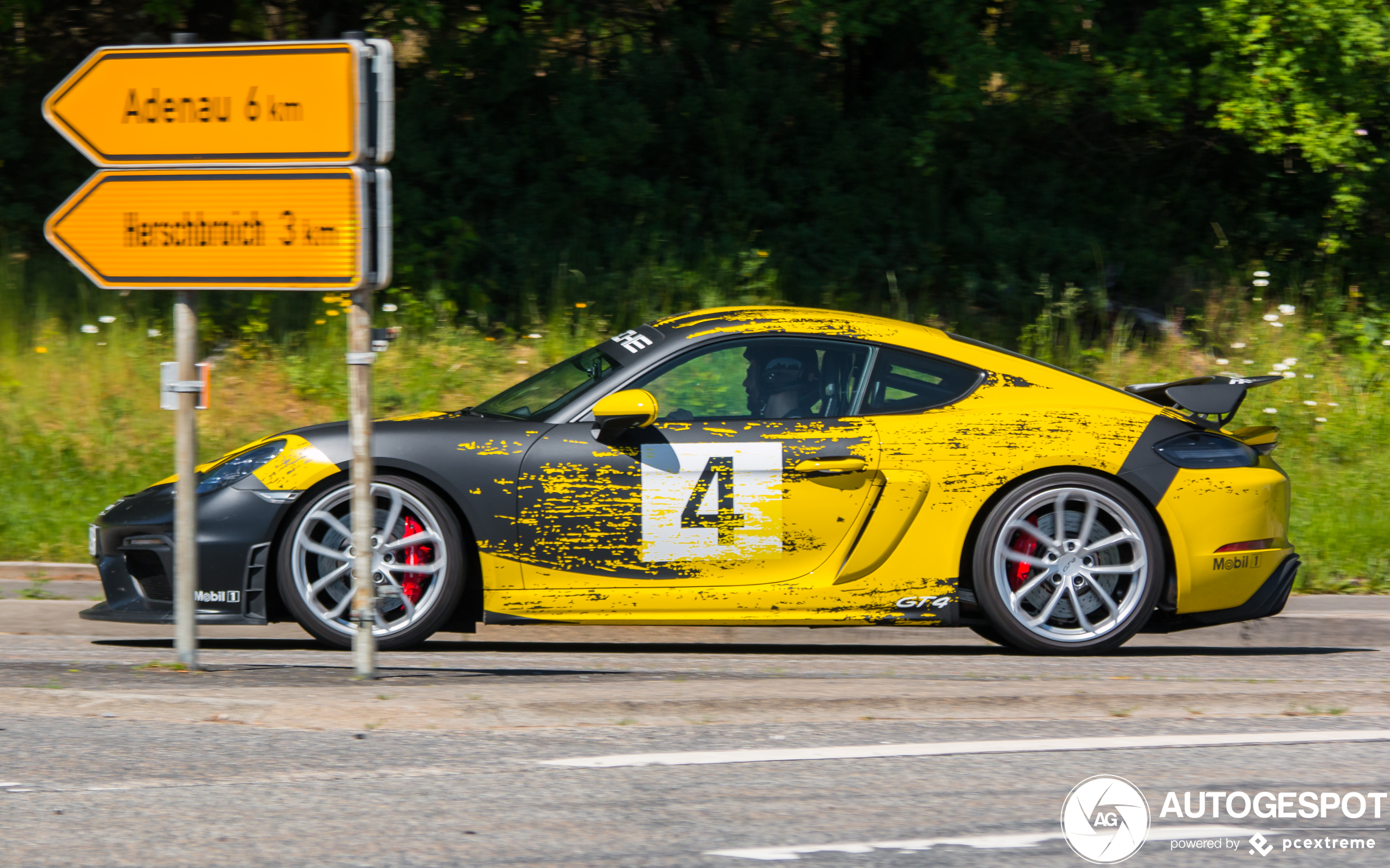 Porsche 718 Cayman GT4