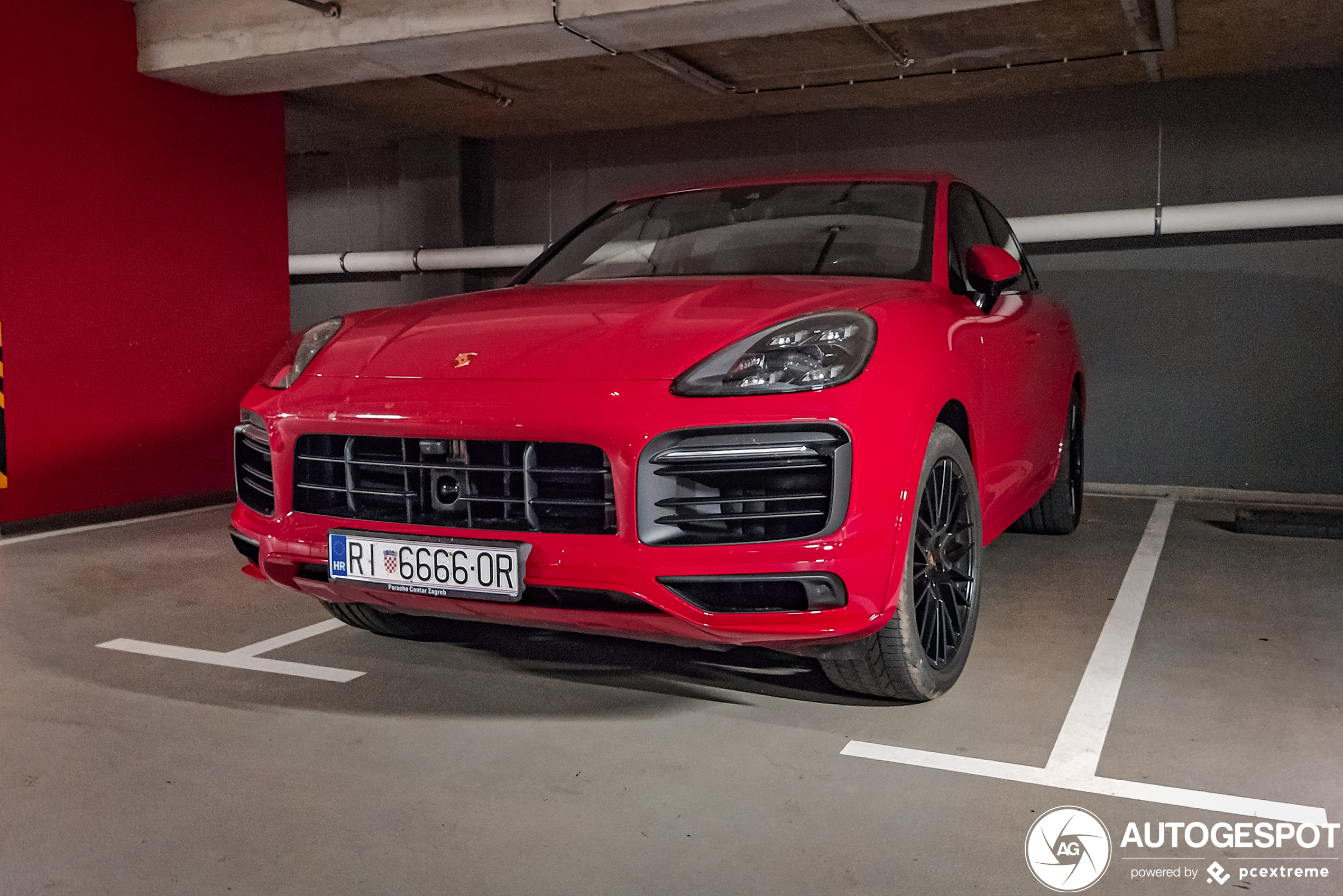 Porsche 9YA Cayenne GTS