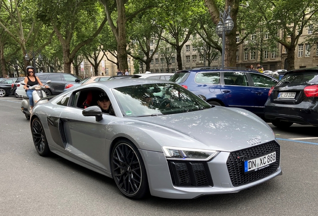 Audi R8 V10 Plus 2015