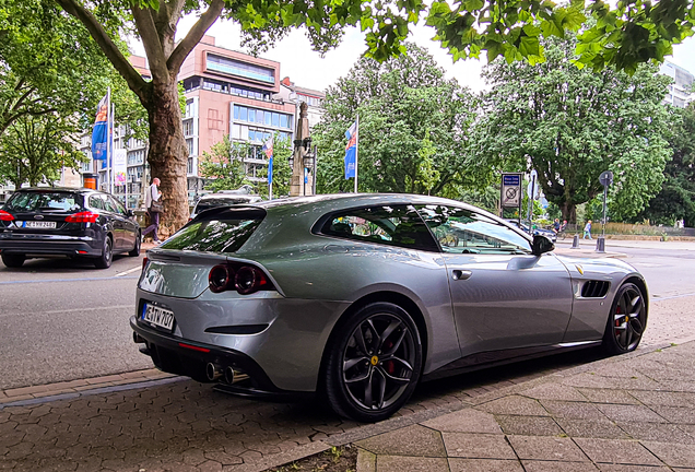 Ferrari GTC4Lusso T