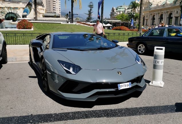 Lamborghini Aventador S LP740-4