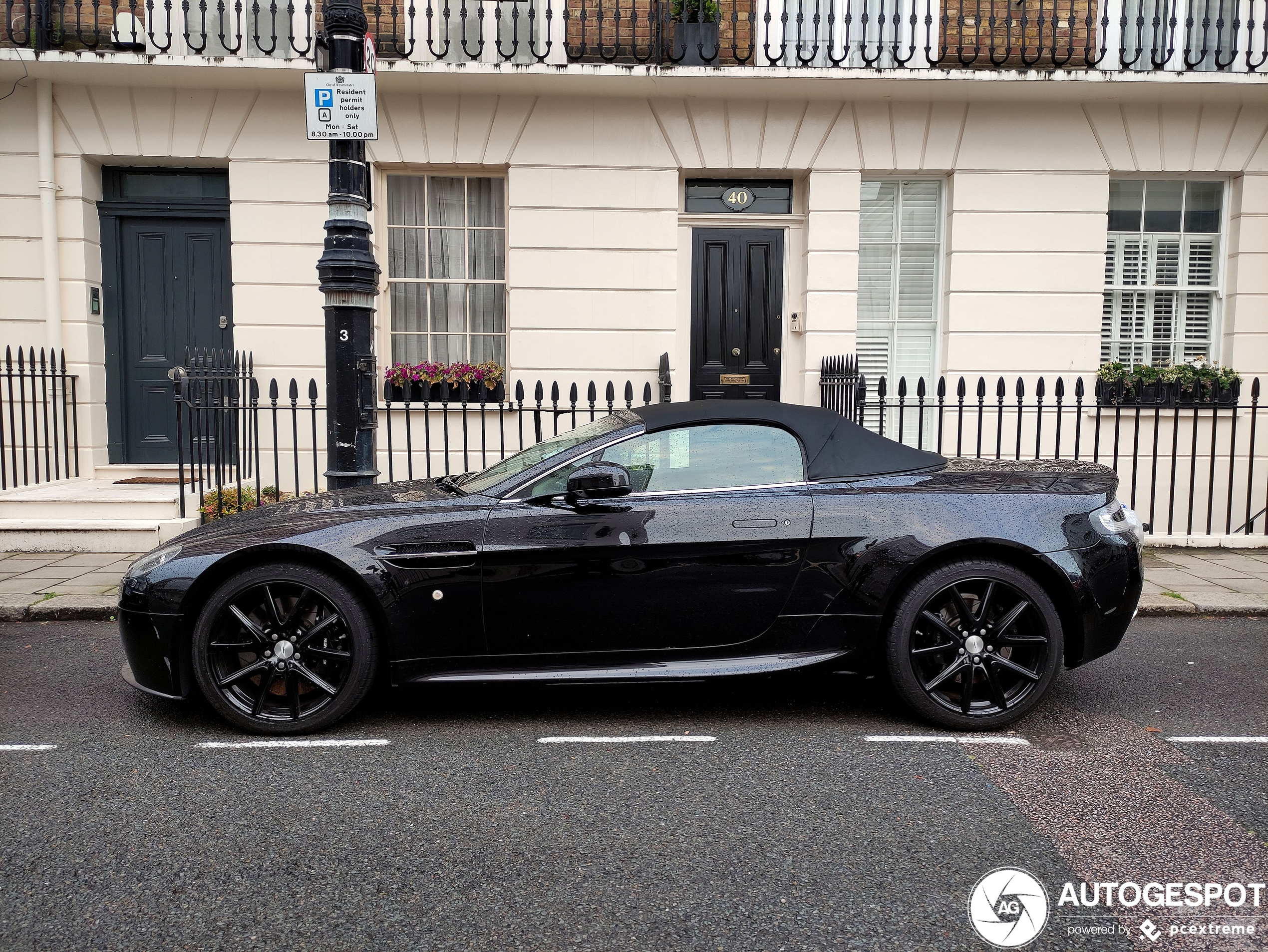 Aston Martin V8 Vantage Roadster 2012