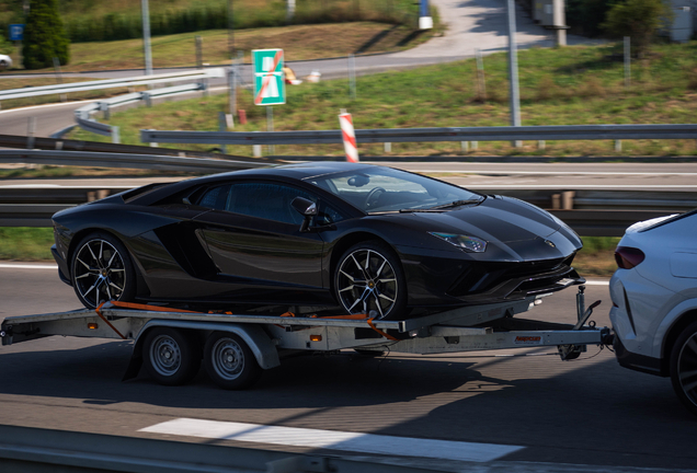 Lamborghini Aventador S LP740-4