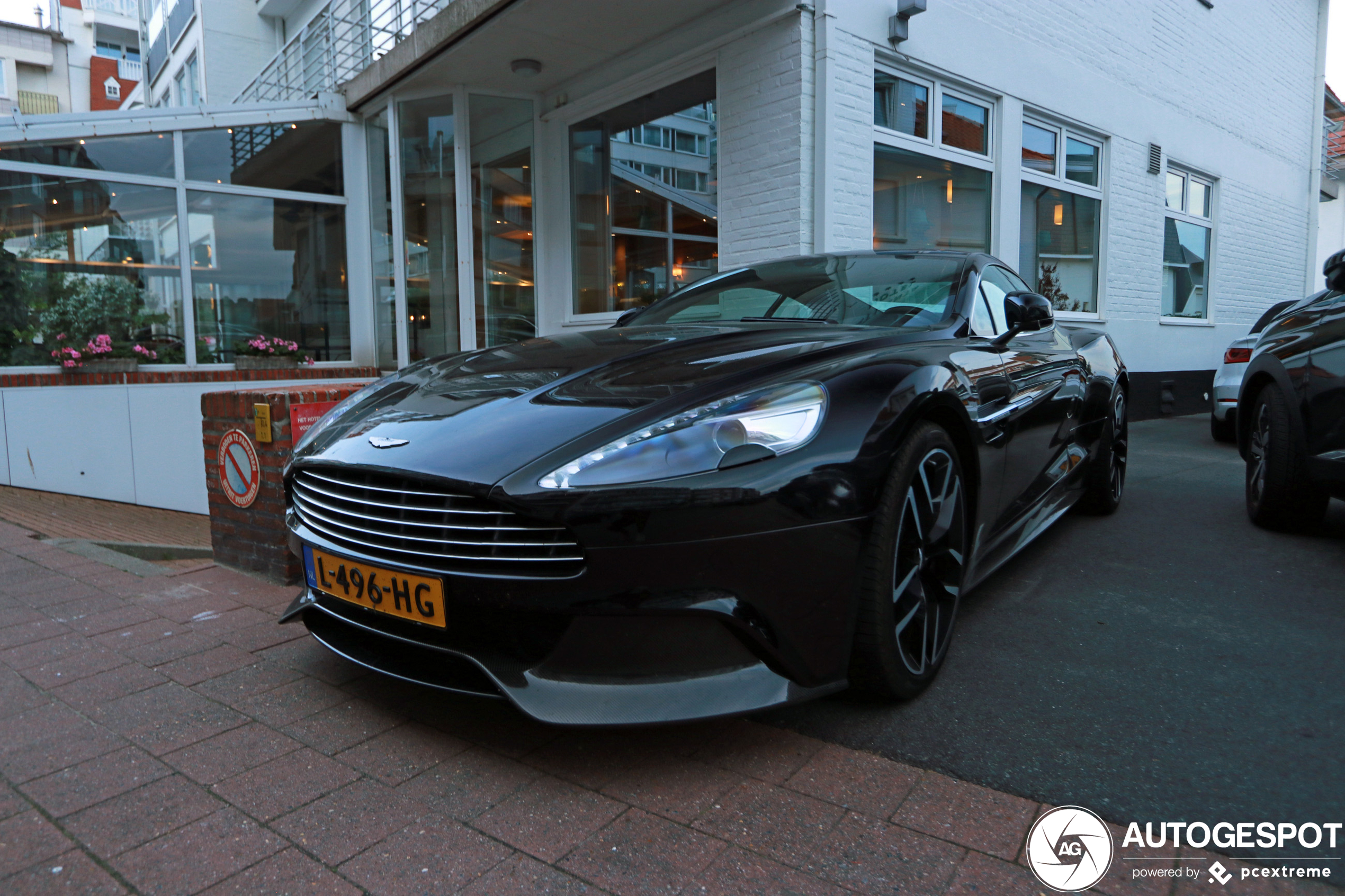 Aston Martin Vanquish 2015 Carbon Black Edition