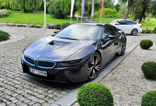 BMW i8