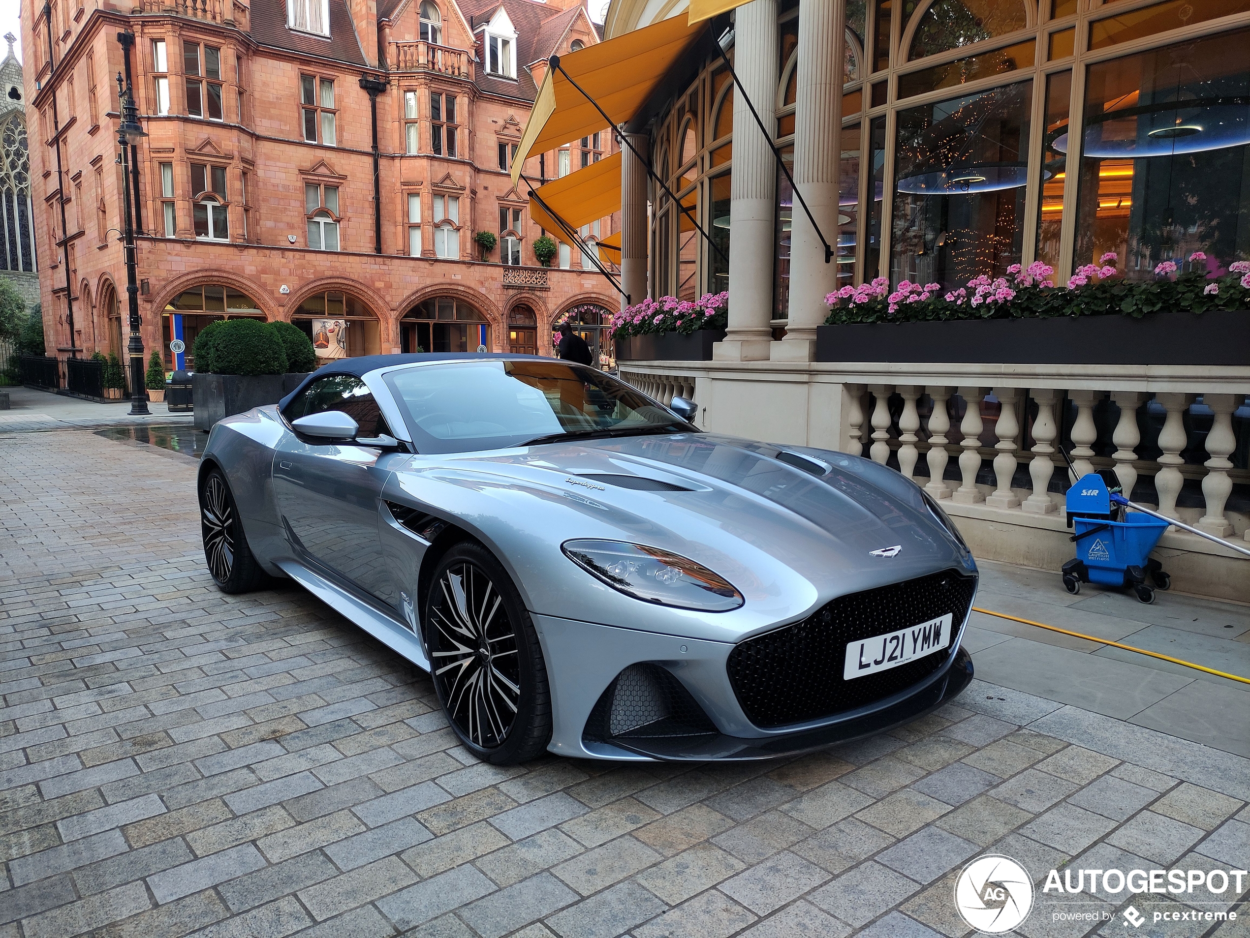 Aston Martin DBS Superleggera Volante