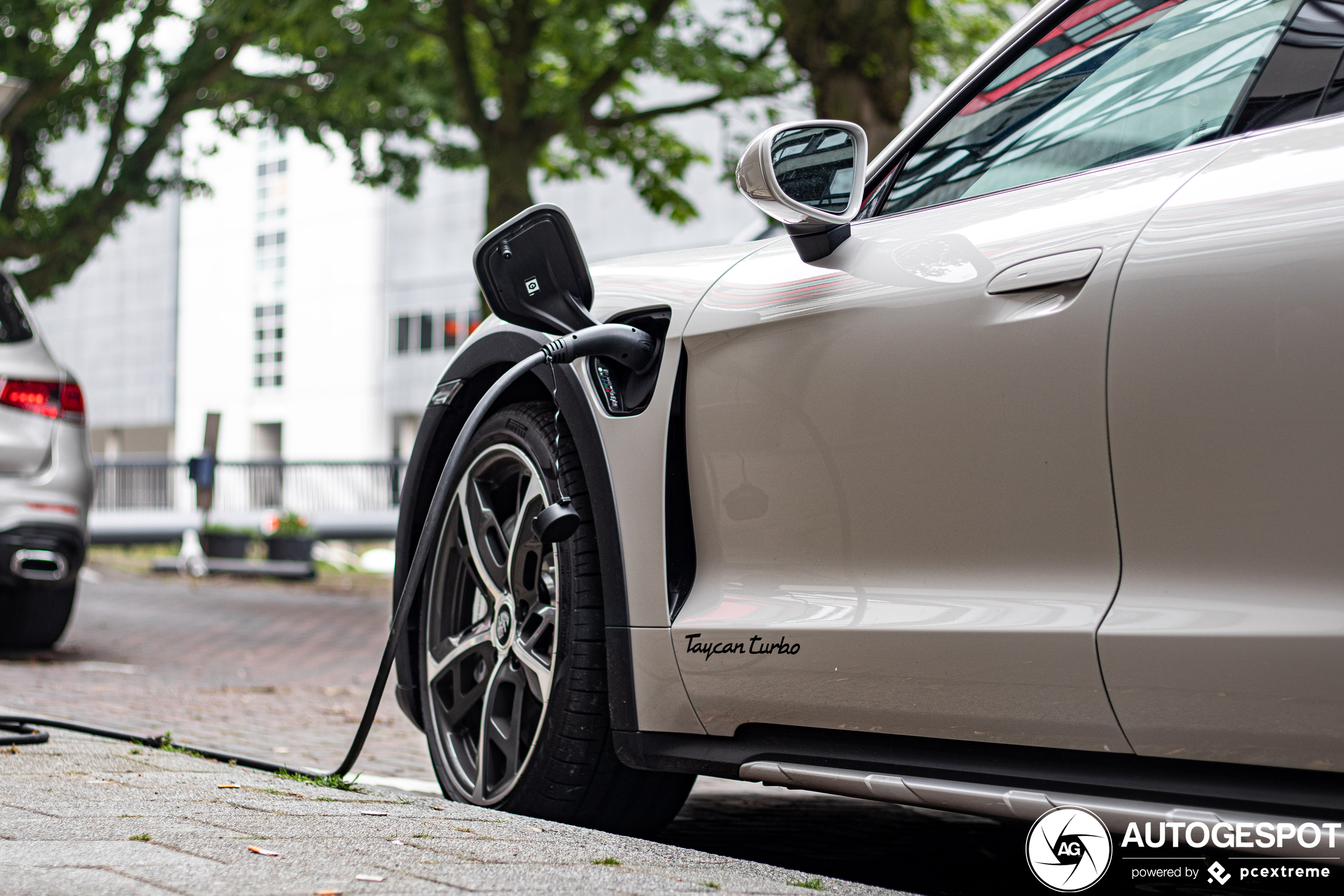 Dit is de eerste Porsche Taycan Turbo Cross Turismo van Nederland