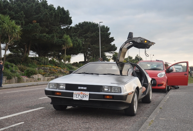 DeLorean DMC-12