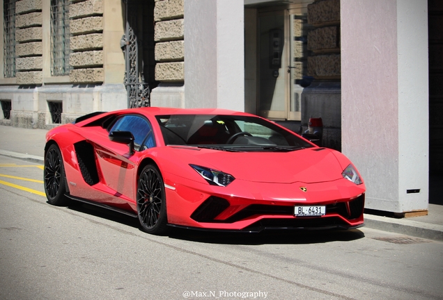 Lamborghini Aventador S LP740-4