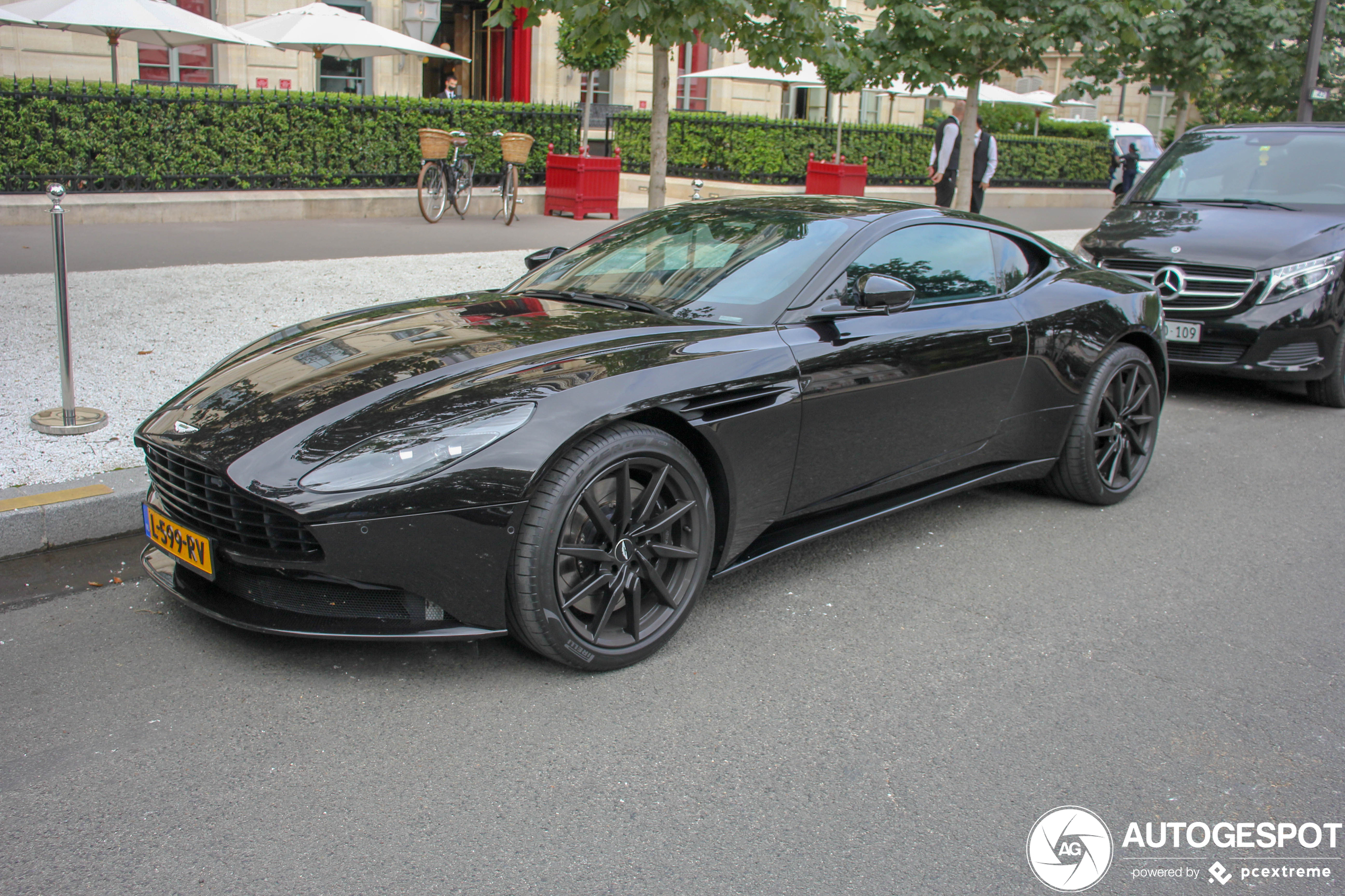 Aston Martin DB11 V8