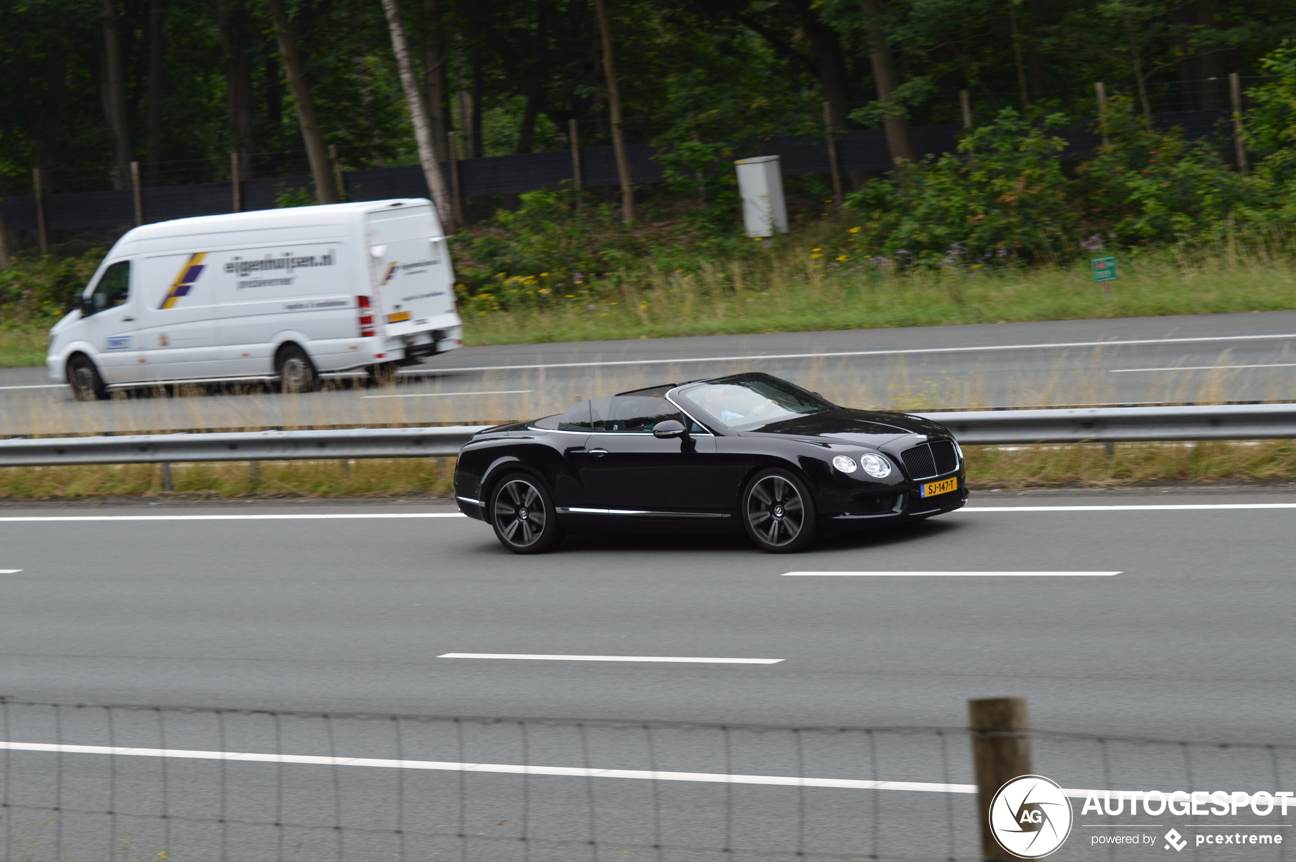 Bentley Continental GTC V8