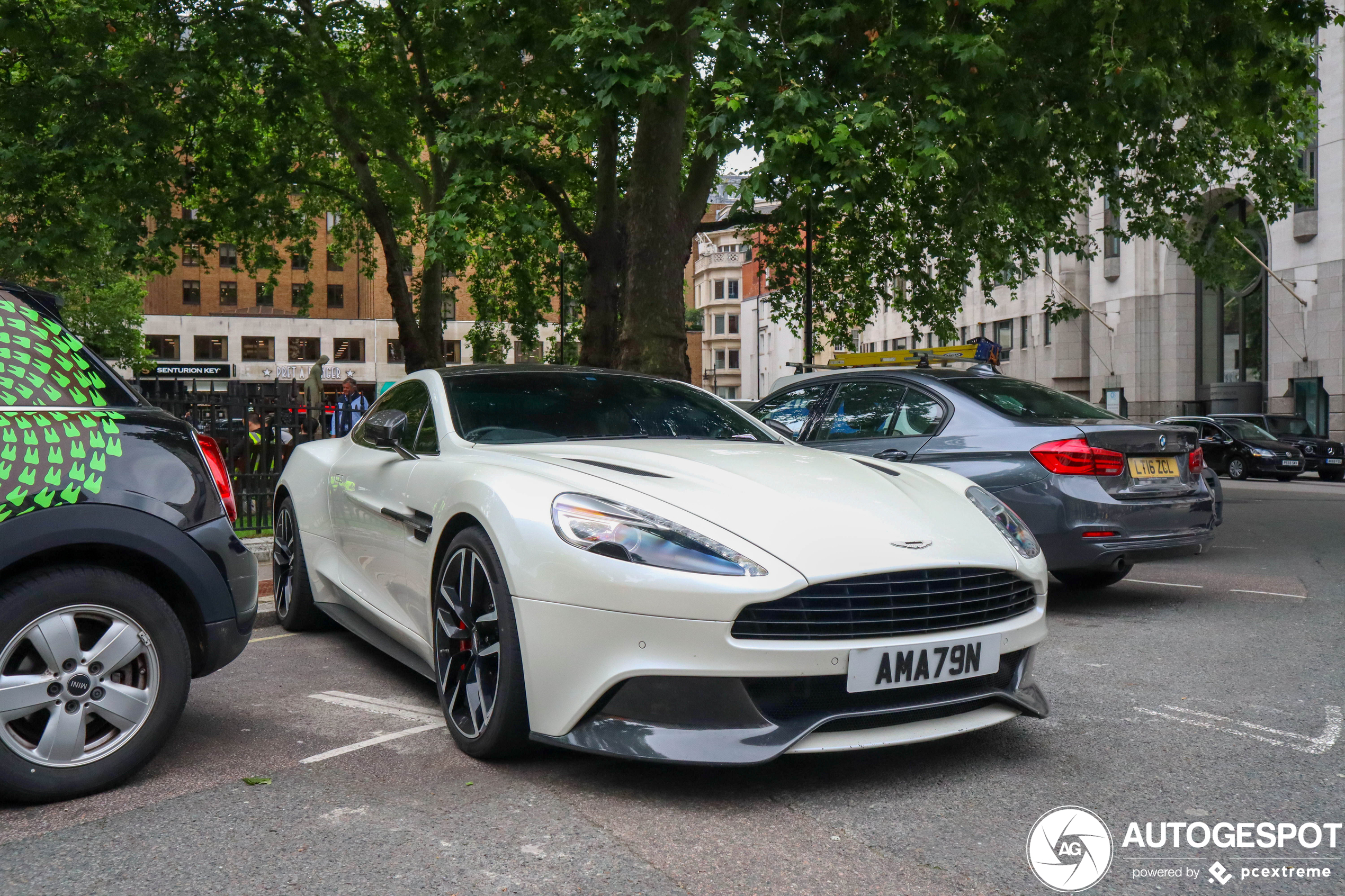 Aston Martin Vanquish 2013