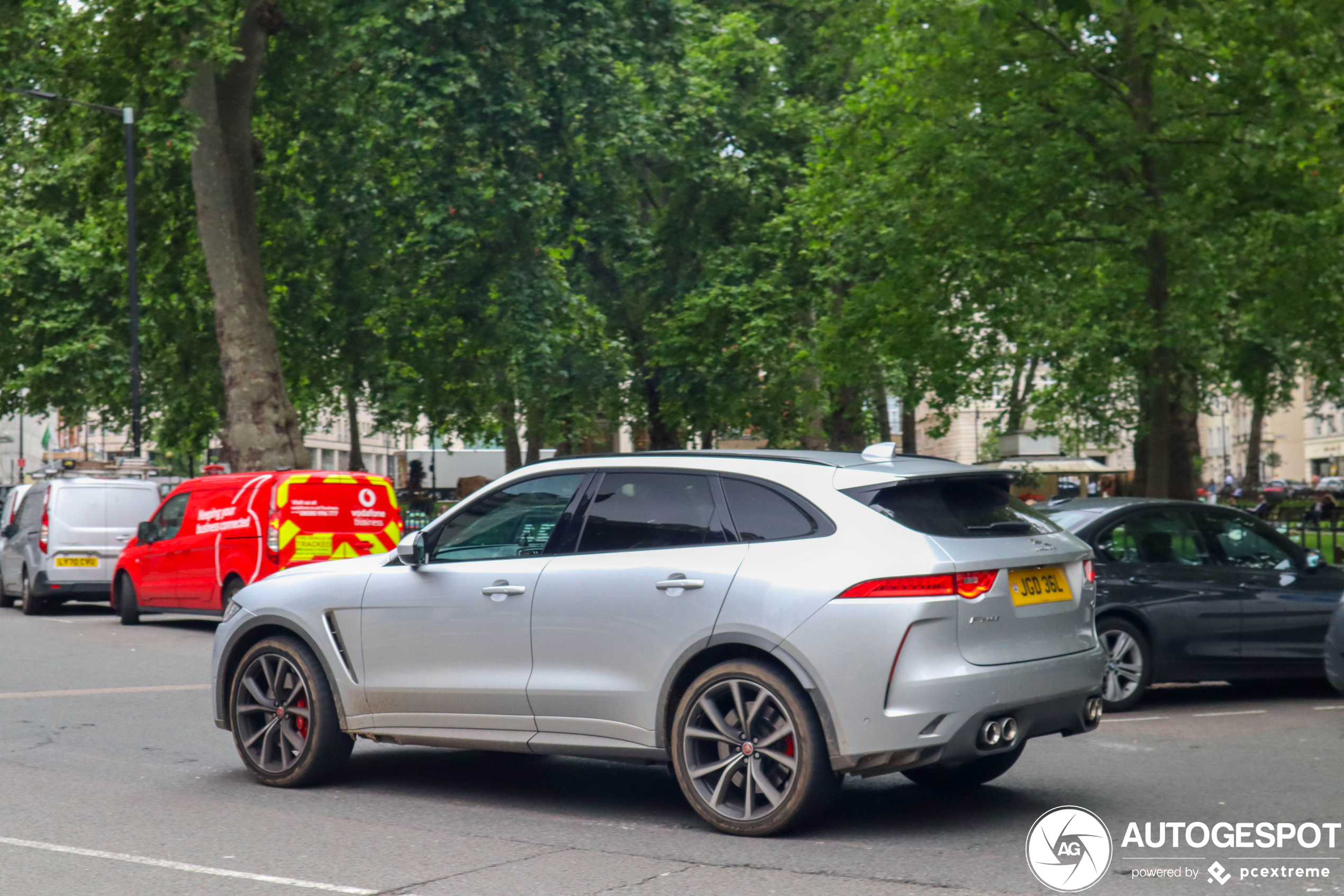 Jaguar F-PACE SVR