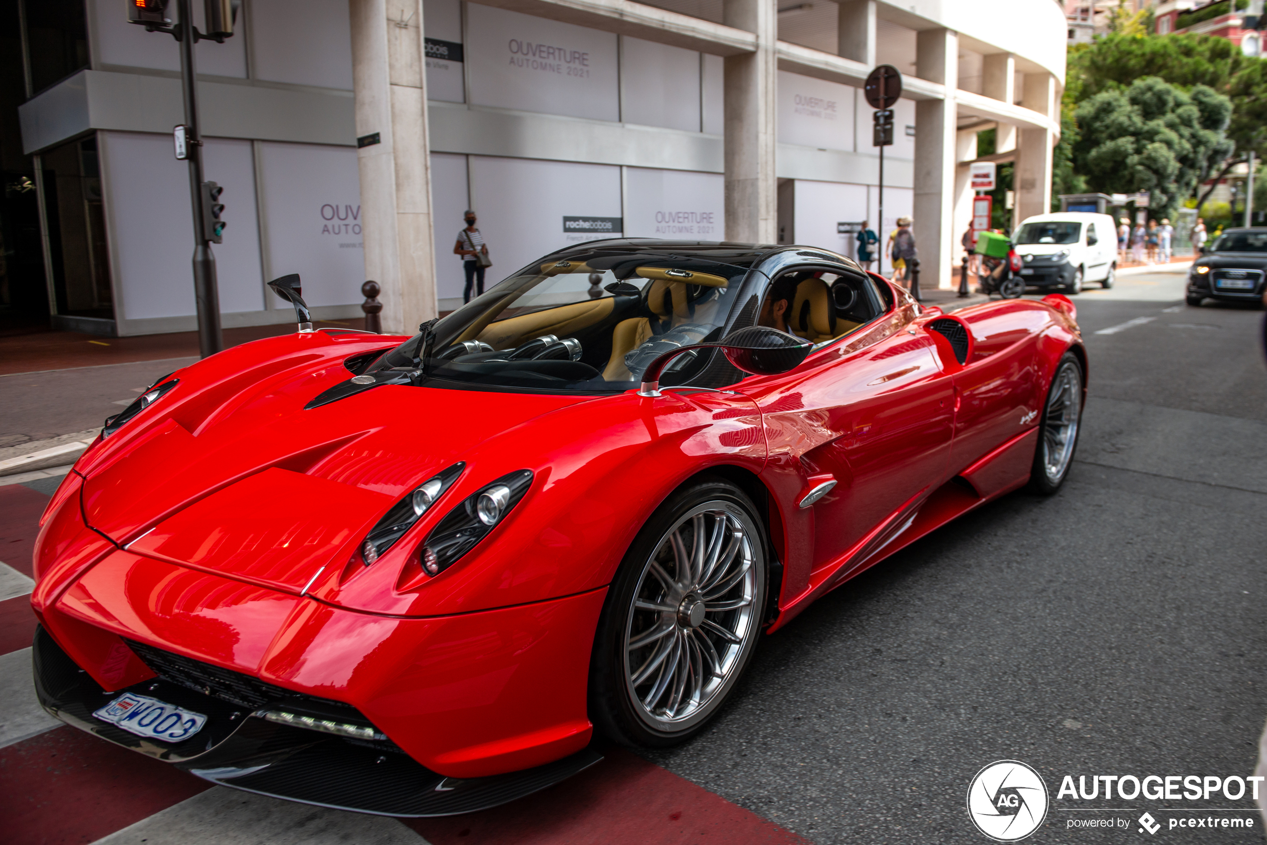 Monaco is alweer op volle sterkte: Pagani Huayra Roadster