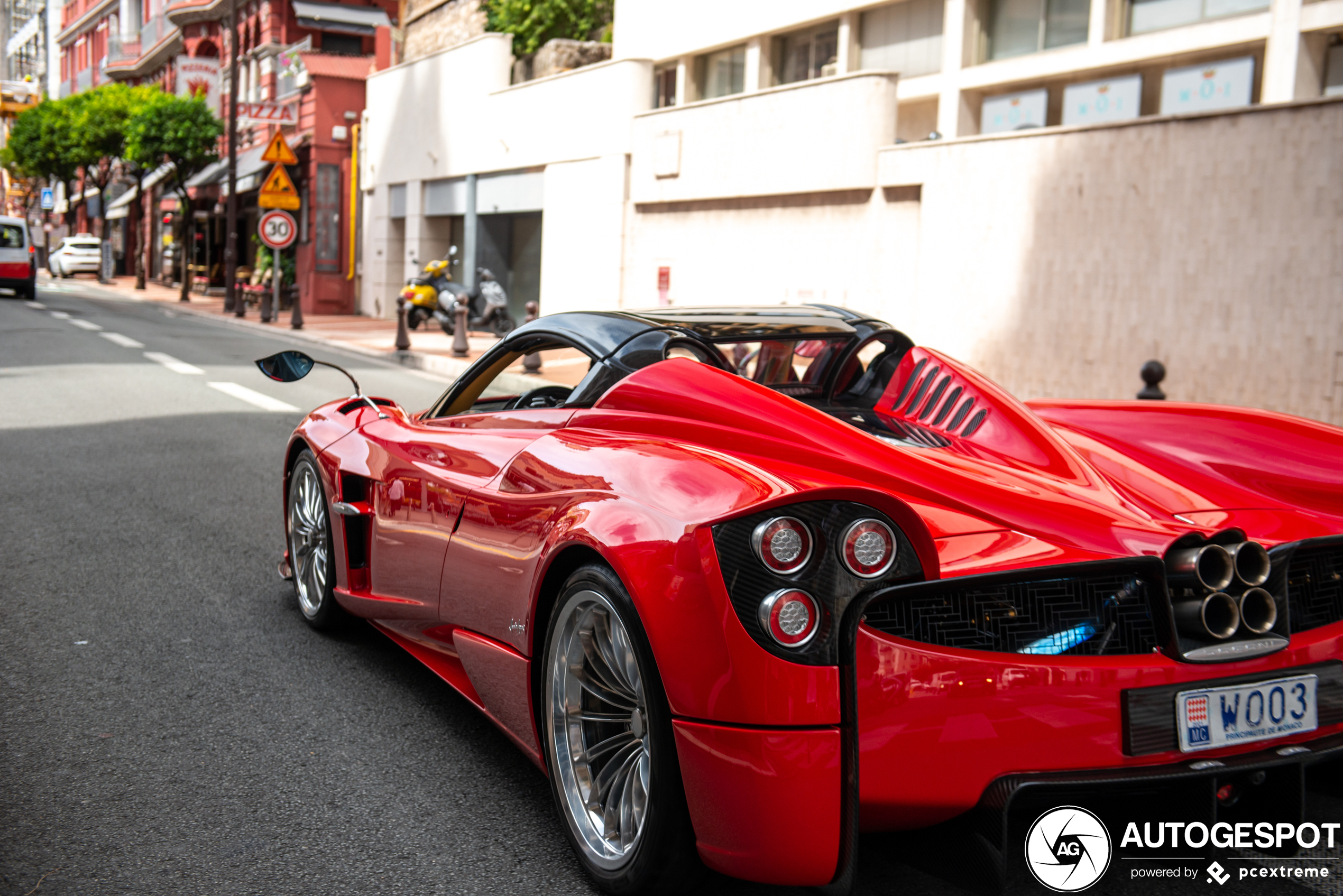 Monaco is alweer op volle sterkte: Pagani Huayra Roadster