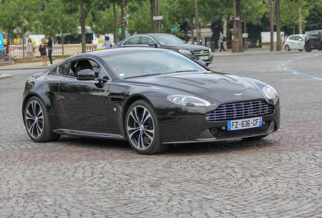 Aston Martin V12 Vantage