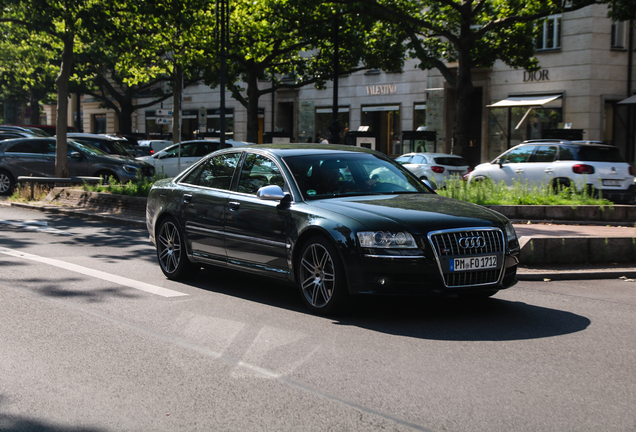 Audi S8 D3