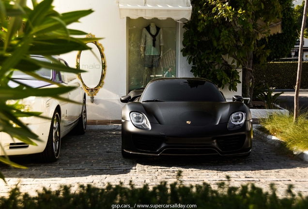 Porsche 918 Spyder Weissach Package