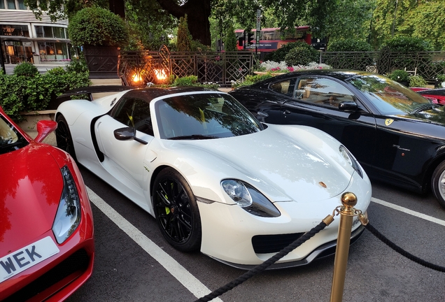 Porsche 918 Spyder Weissach Package