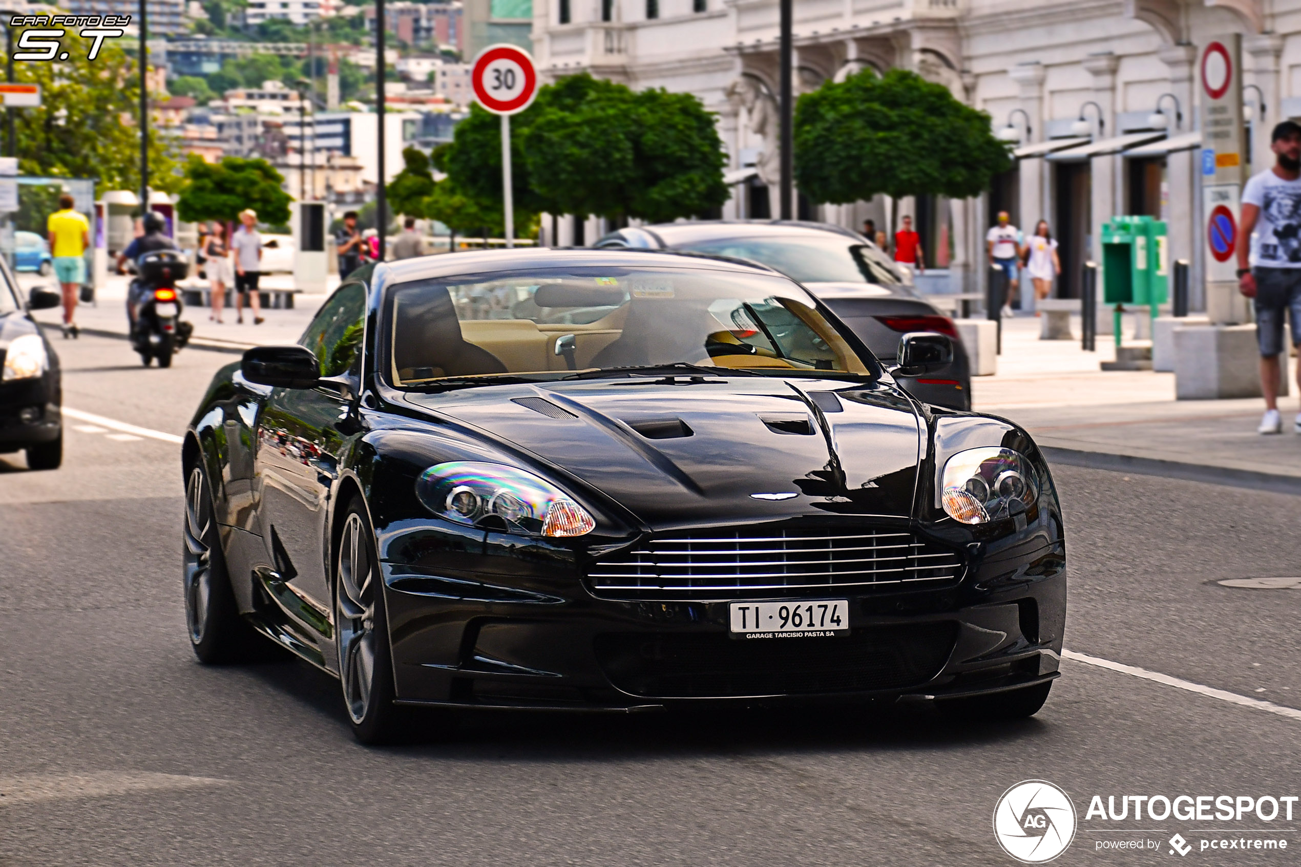 Aston Martin DBS - 18 July 2021 - Autogespot