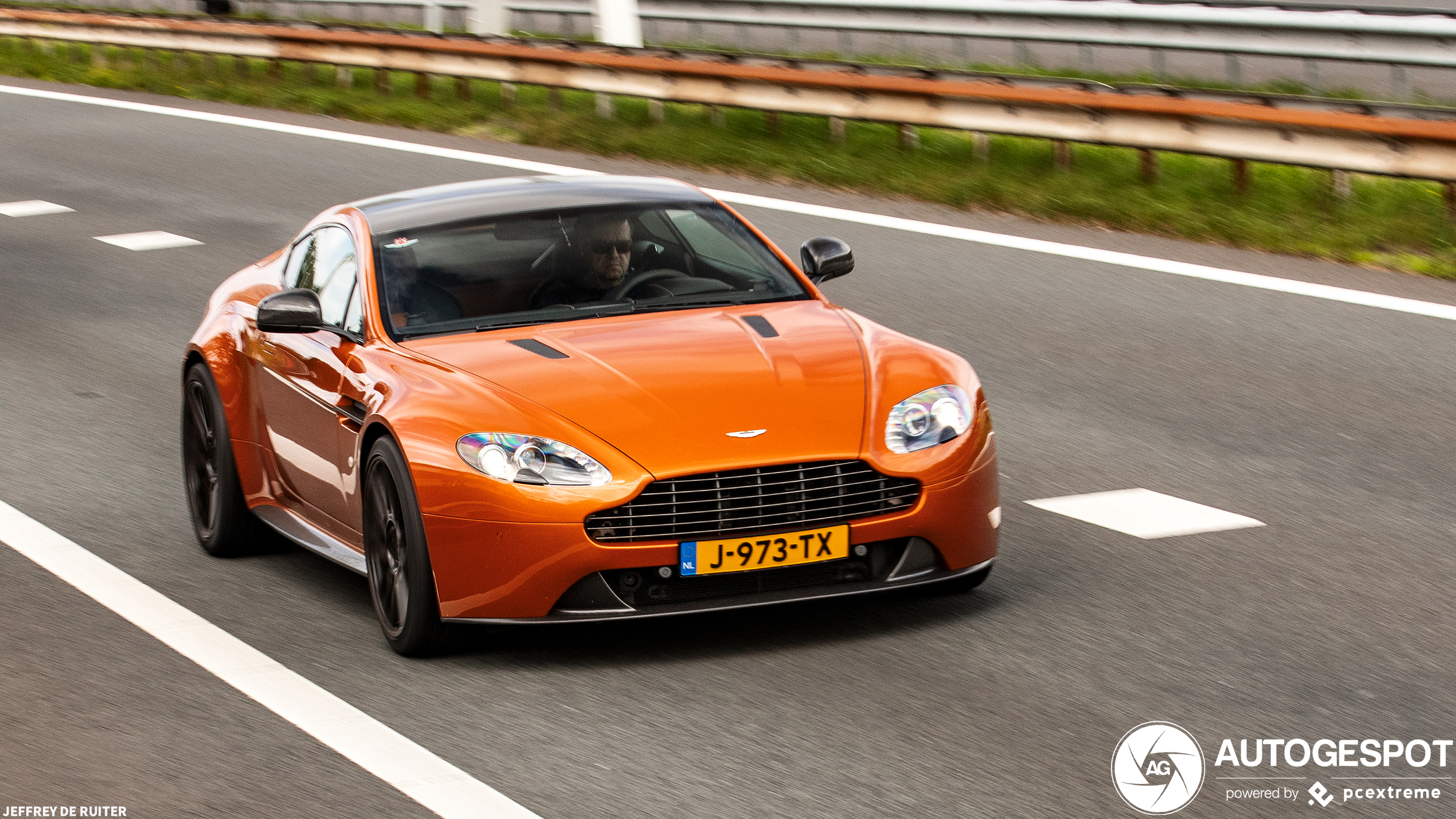 Aston Martin V8 Vantage S