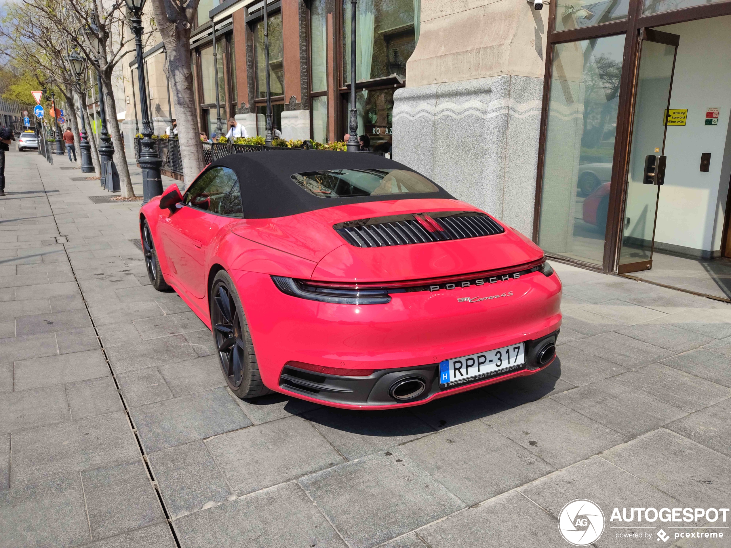 Porsche 992 Carrera 4S Cabriolet