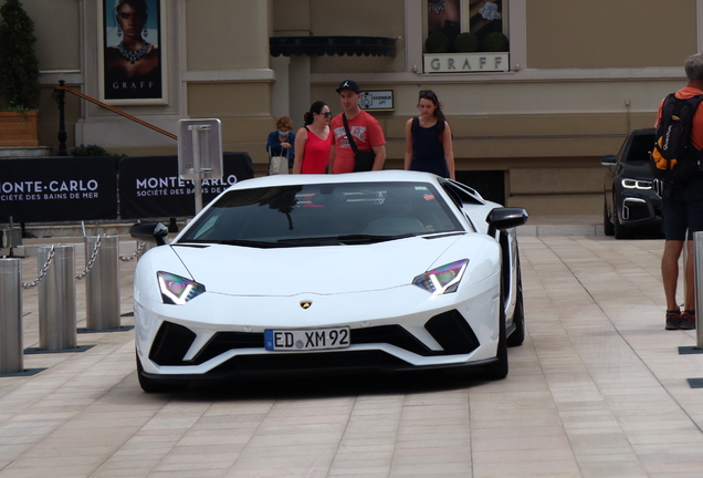 Lamborghini Aventador S LP740-4