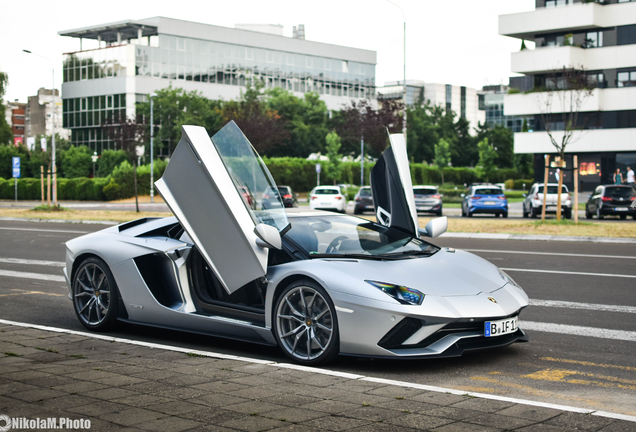 Lamborghini Aventador S LP740-4 Roadster