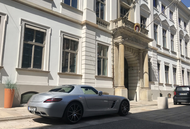 Mercedes-Benz SLS AMG