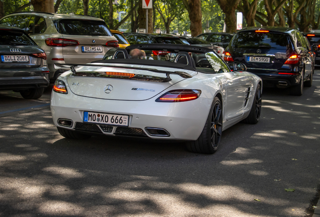 Mercedes-Benz SLS AMG GT Roadster Final Edition