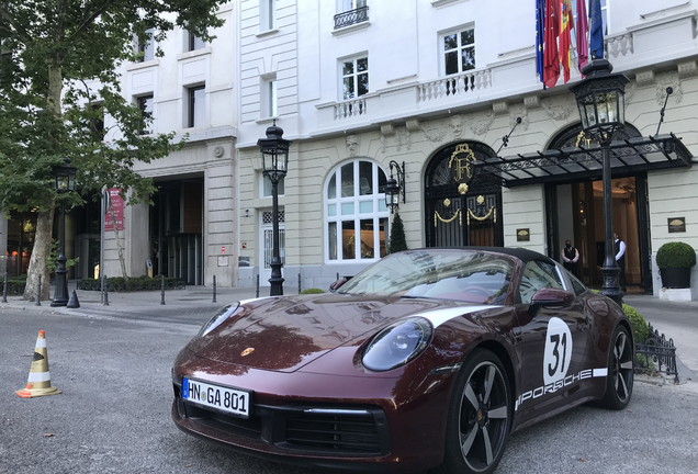 Porsche 992 Targa 4S Heritage Design Edition