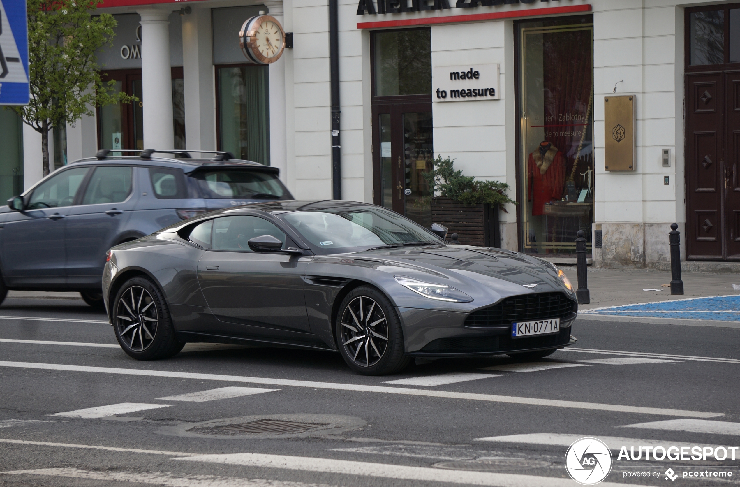 Aston Martin DB11