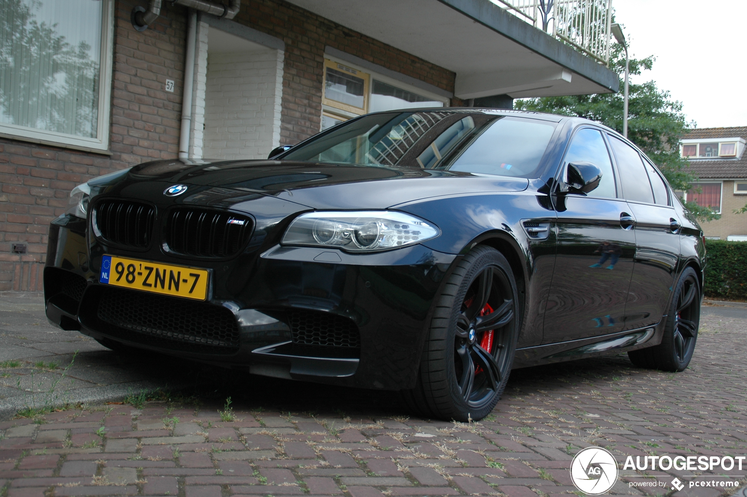 BMW M5 F10 2011