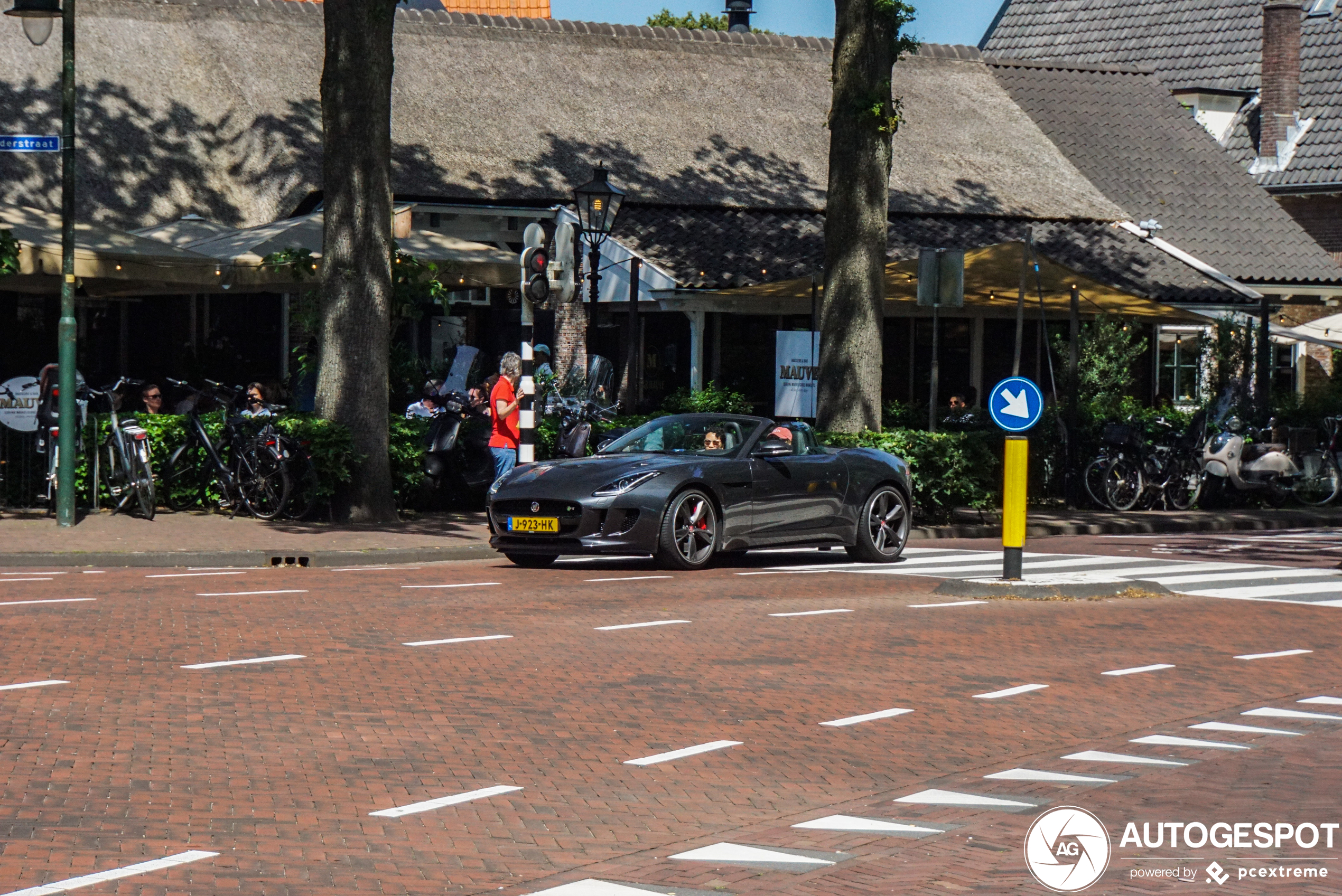 Jaguar F-TYPE R AWD Convertible