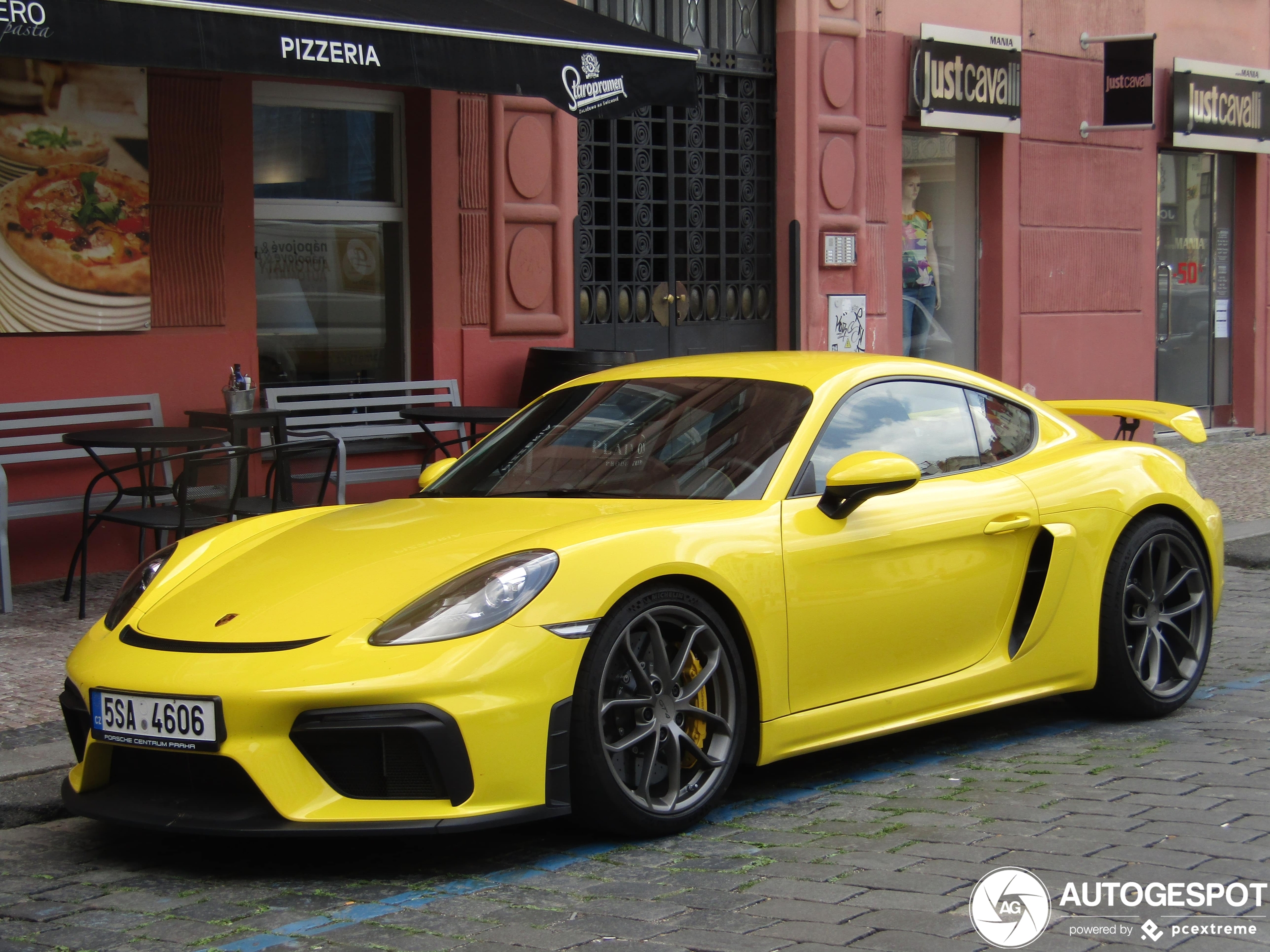 Porsche 718 Cayman GT4