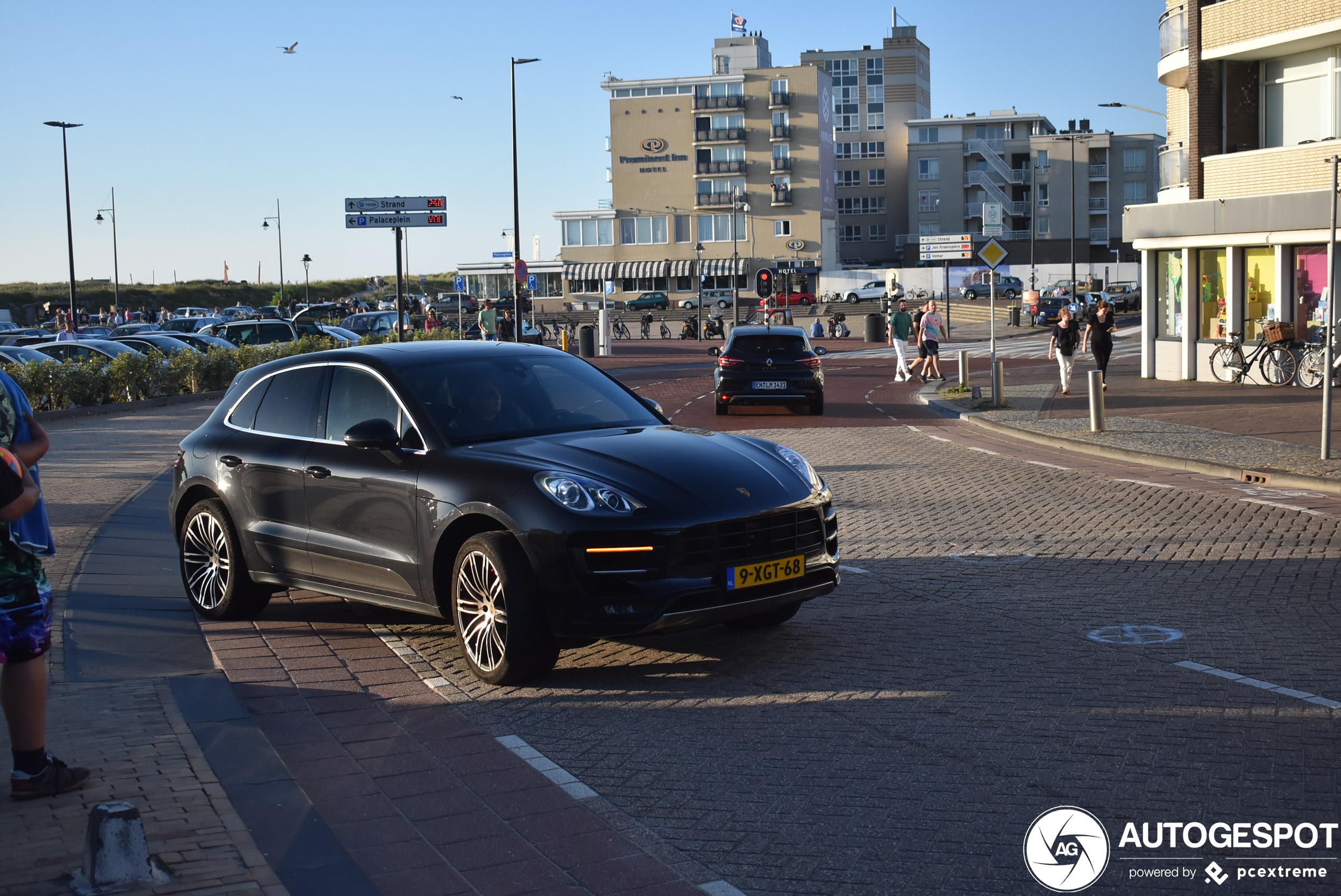 Porsche 95B Macan Turbo